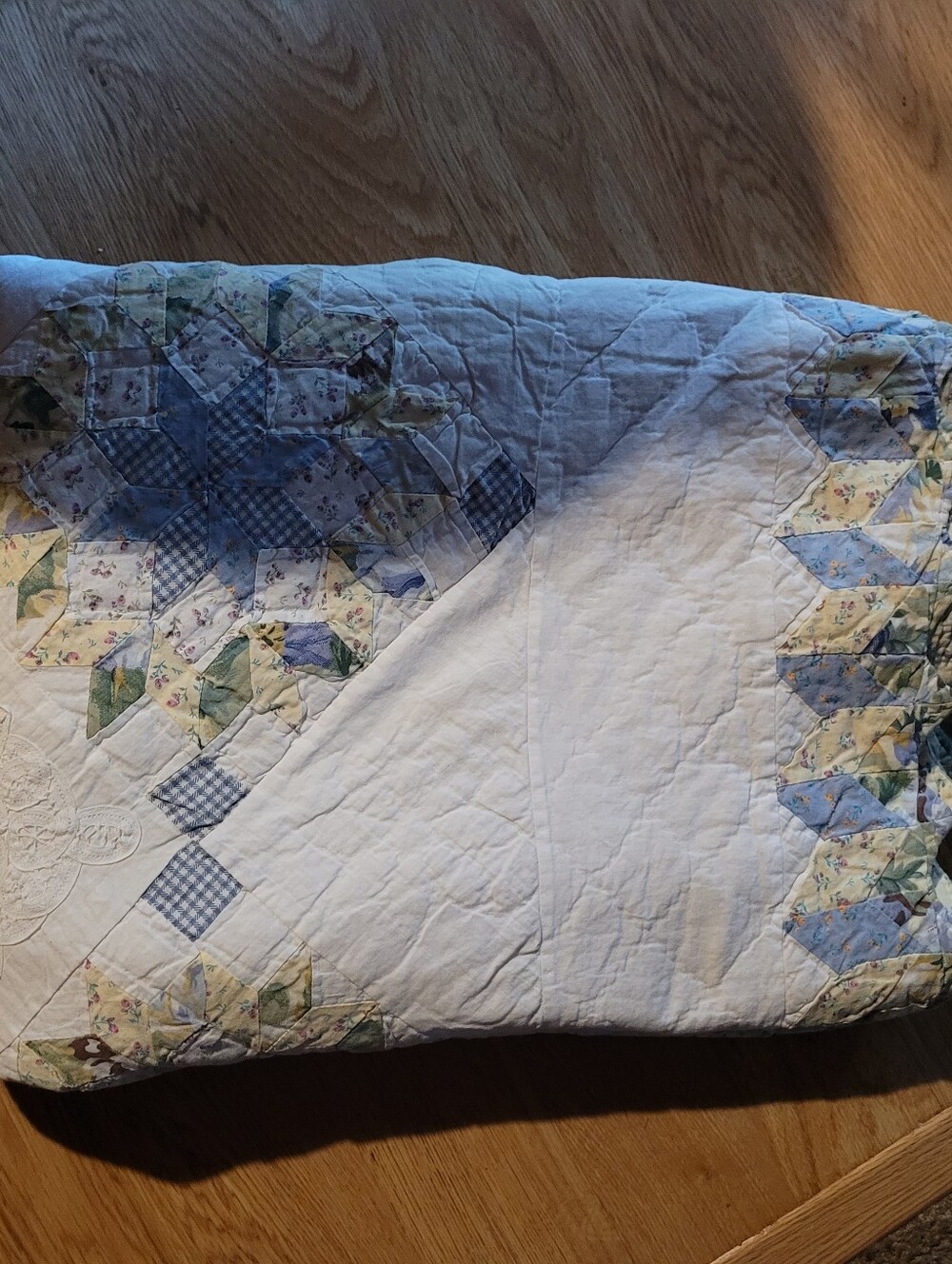 Vintage Handmade Quilt - Picture 11 of 13